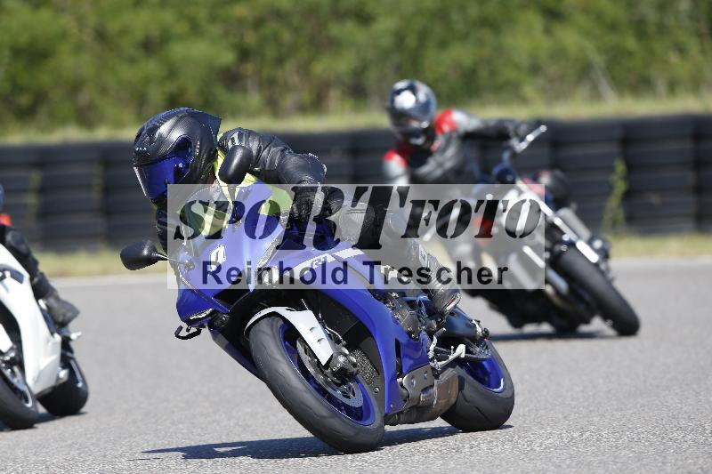 Archiv-2025/48 25.08.2025 Cornu Master School ADR/blau-bleu/0-1